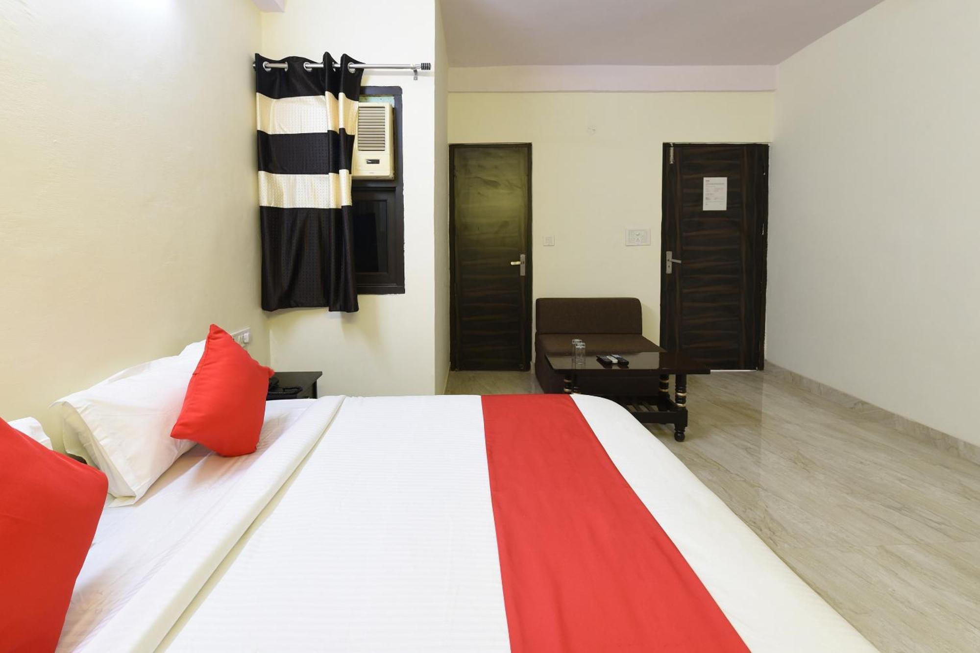 Hotel O Club Residency Ню Делхи Екстериор снимка