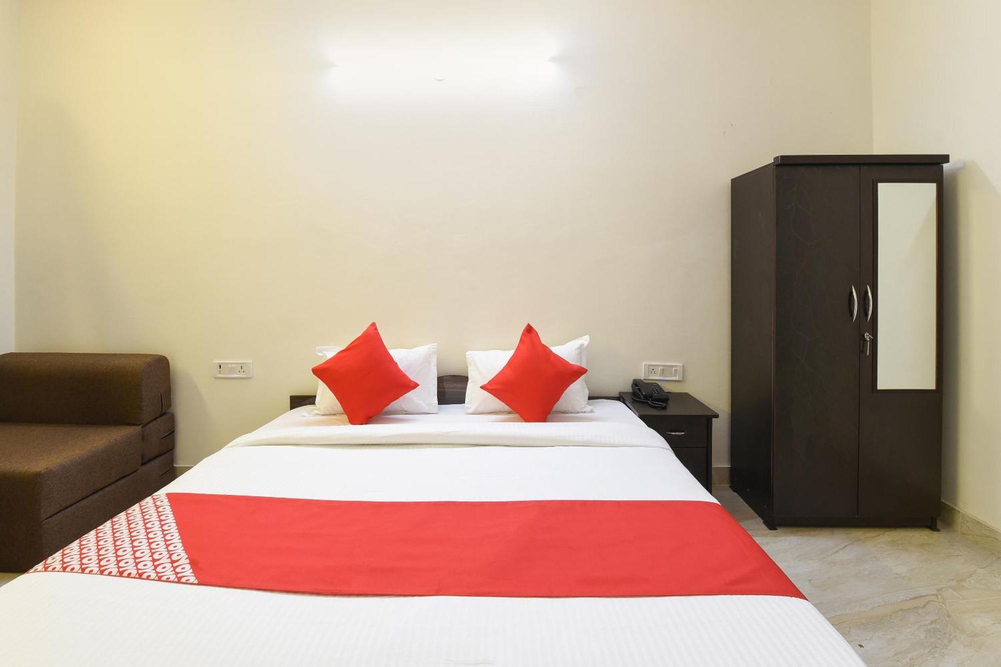Hotel O Club Residency Ню Делхи Екстериор снимка
